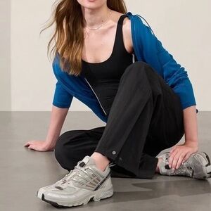 Athleta Trekkie High Rise Parachute Pants black like new Sz 10 lightweight